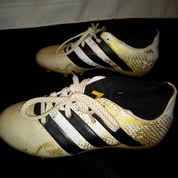 Adidas ACE 16+FG 値下げ‼️ Adidas Ace 16.3 CG Jr turf soccer shoe Sz 4.5 Black White